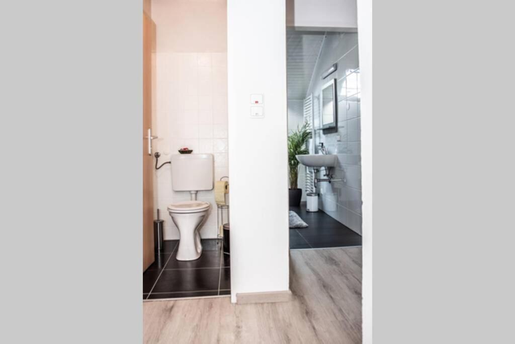 Apartment Pouringraz Fuer Kunst- Und Tennisliebhaber Zewnętrze zdjęcie